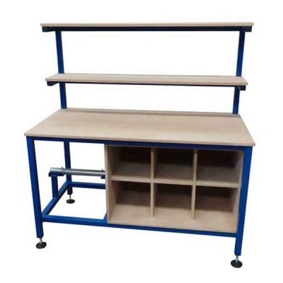 Packing bench with pigeonholes