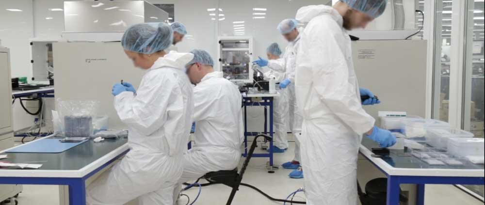 mobile-phone-repair-center-clean-room